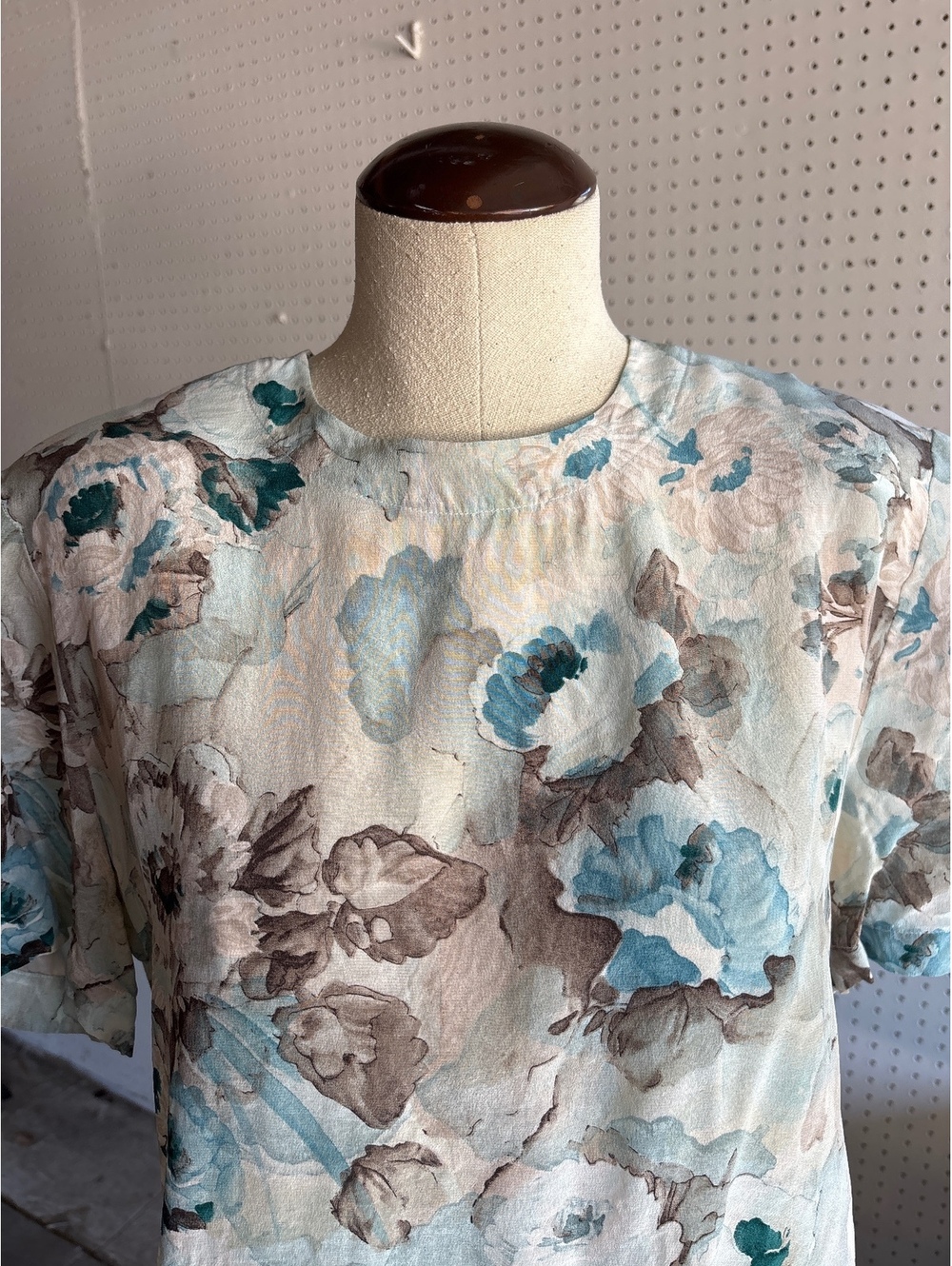 Vintage Floral Button-Back Short Sleeve Blouse